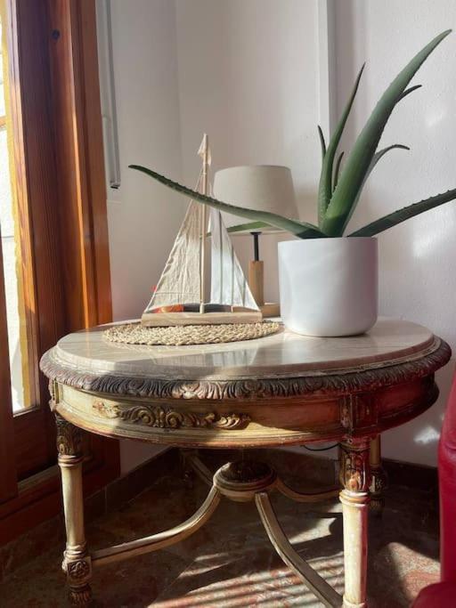 Cal Salmare Seafront Apartment With Rooftop Terrace And Pool Calafell Eksteriør bilde