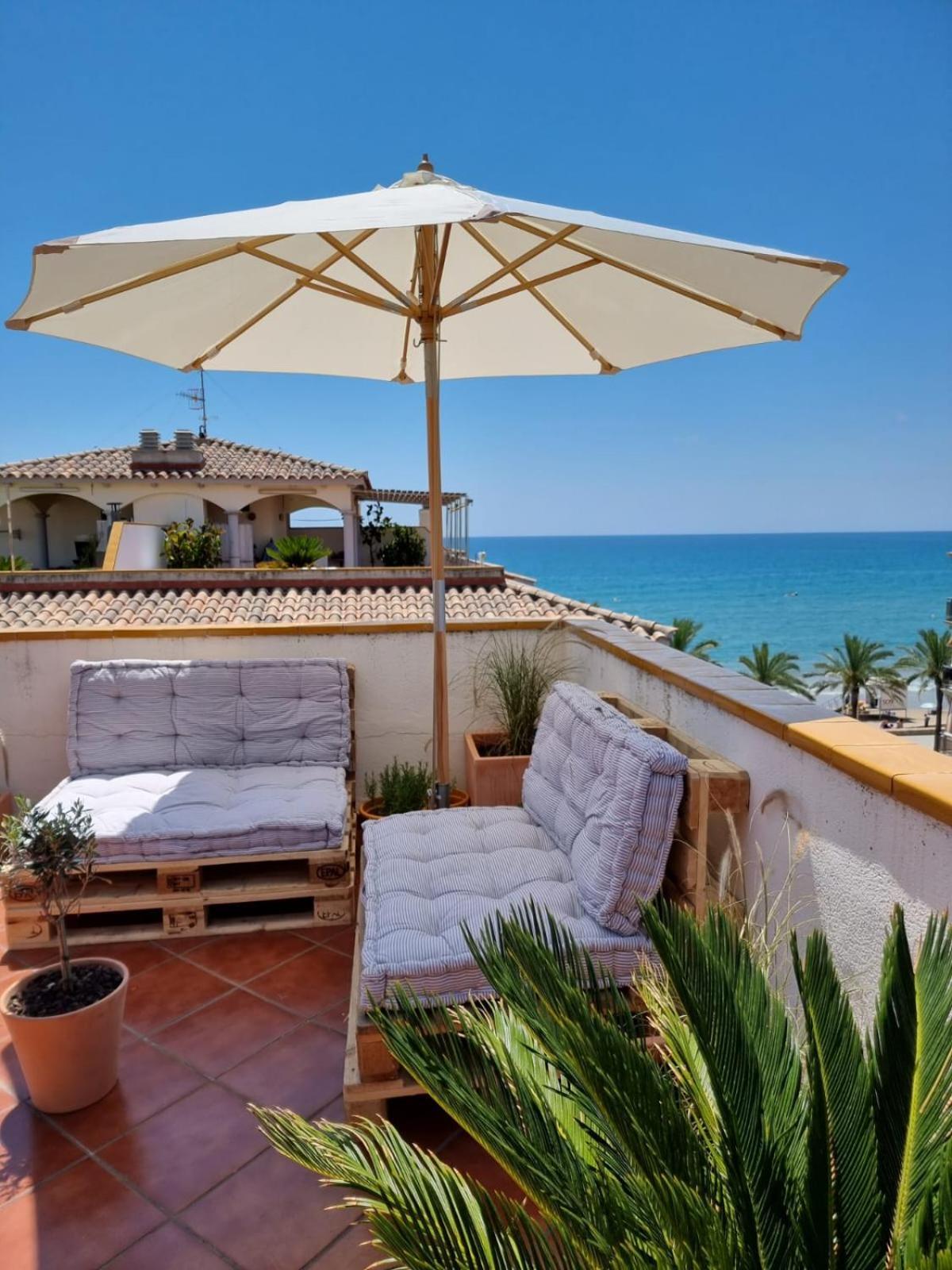 Cal Salmare Seafront Apartment With Rooftop Terrace And Pool Calafell Eksteriør bilde